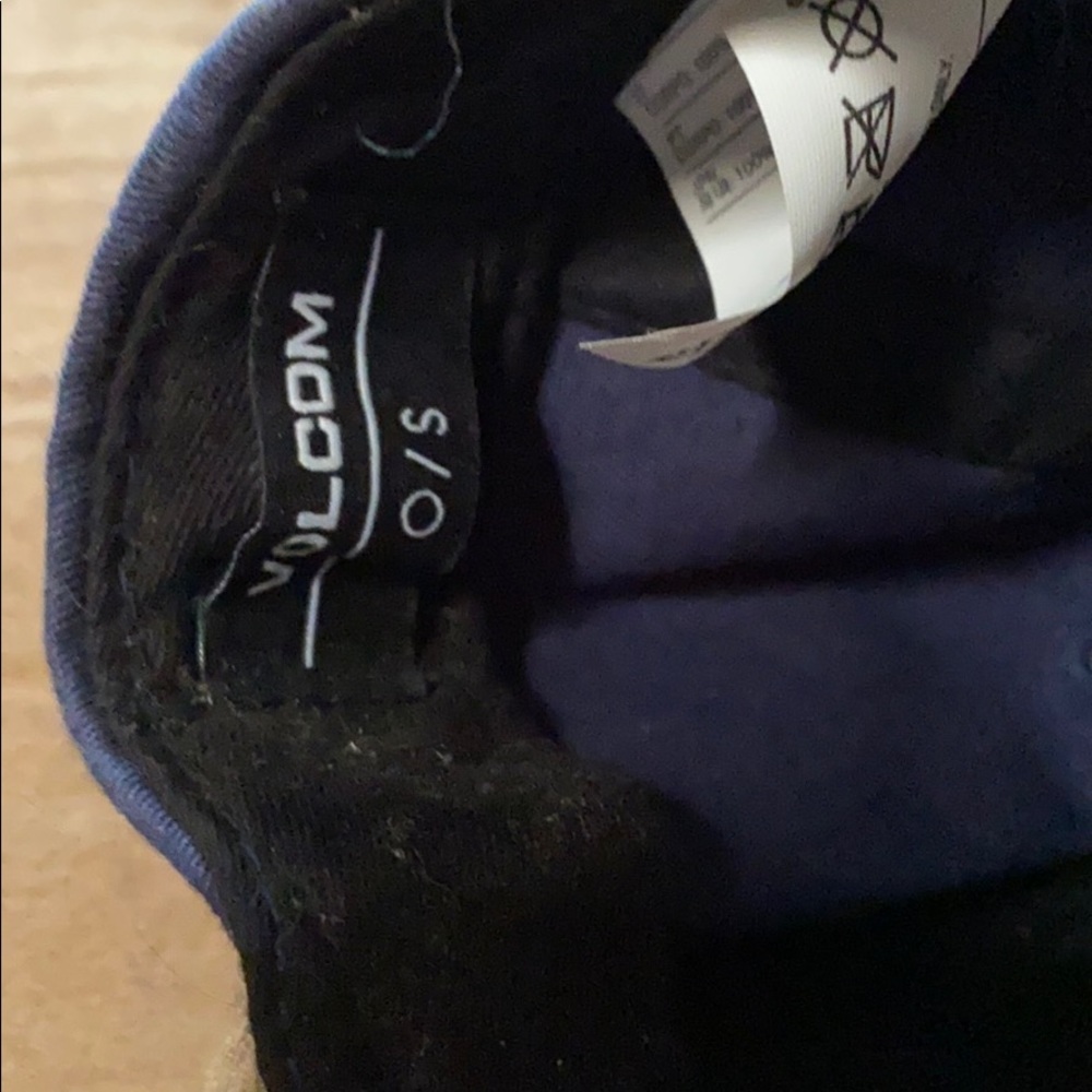 Volcom SnapBack hat - Picture 3 of 4